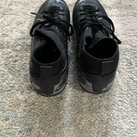 Youth soccer cleats - Picture 4 of 5